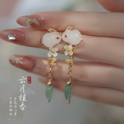 Ancient-style earrings with tassels, women's ear studs, high-end ear pendants, and new Chinese-style ear accessories.